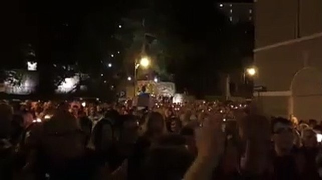 Trieste - Poliziotti uccisi, una folla commossa davanti alla Questura (05.10.19)