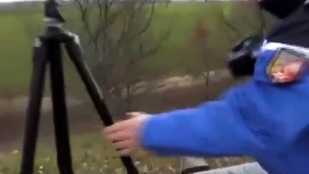 Ce gendarme s'est cassé la gueule en plein travail