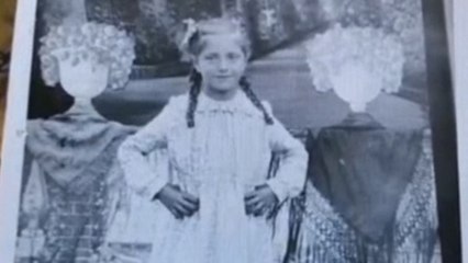 Homenaje a la protagonista de una fotografía confiscada en un campo nazi