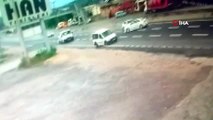 Makas atmaya çalışan sürücünün neden olduğu kaza güvenlik kamerasında