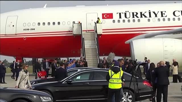 Cumhurbaşkanı Erdoğan Sırbistan'da - Havalimanı karşılama