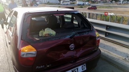 Yola dökülen tomruklar kazaya neden oldu