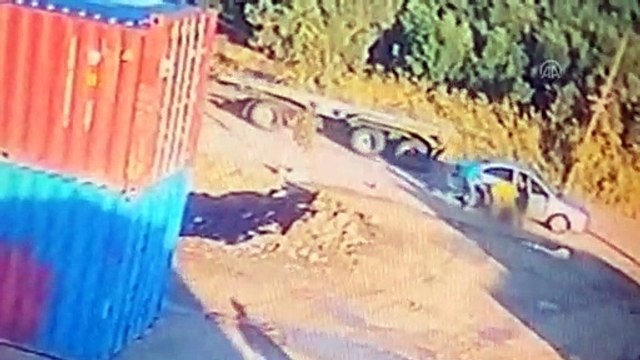 Otomobilin yayaya çarptığı kaza güvenlik kamerasında - BURSA