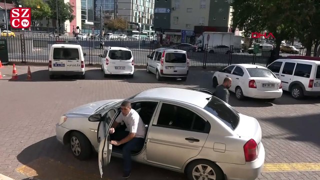 Eşini otobüs durağında bıçakladı, ölmesi için yanına kimseyi yaklaştırmadı