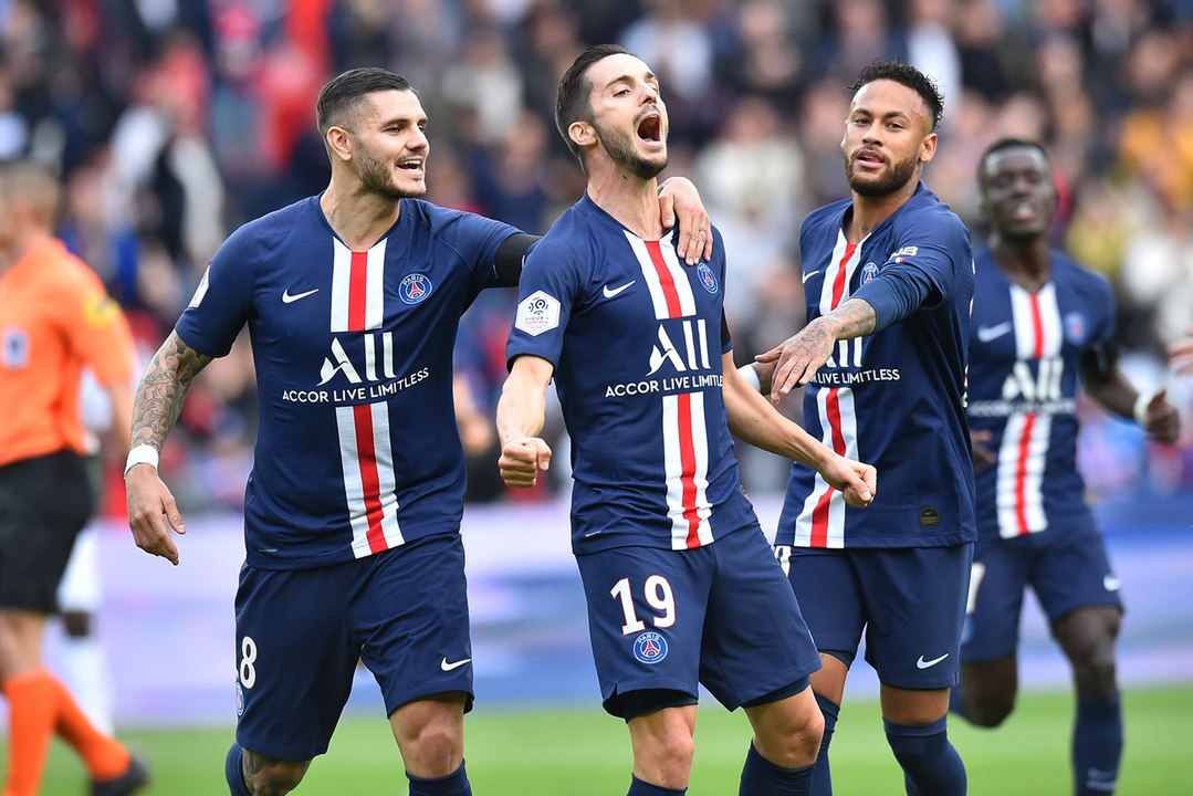 Paris Saint-Germain v Angers: Inside