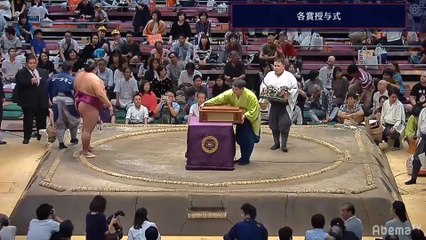 Mitakeumi Yusho - Award ceremony - Aki 2019 !!!