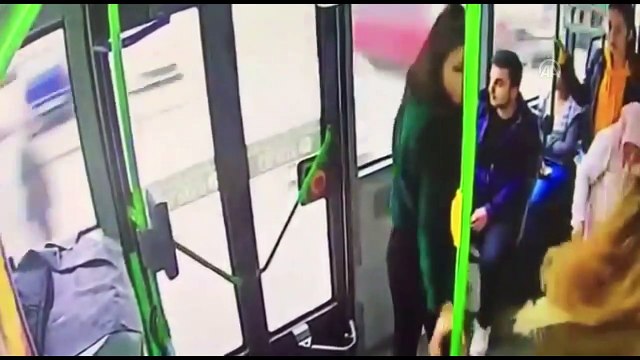 Otobüsünde rahatsızlanan yolcuyu hastaneye yetiştirdi - BURSA