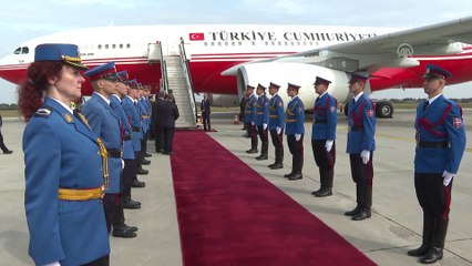 Video herunterladen: Cumhurbaşkanı Erdoğan Sırbistan'da - Havalimanı karşılama - Detaylar - BELGRAD