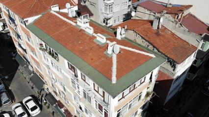 Boşaltılan riskli bina 5 katlı bina havadan görüntülendi