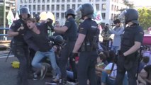 Protestas, cortes del tráfico y varias detenciones en una sentada contra el cambio climático hoy en Madrid
