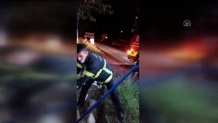 İki duvar arasında sıkışan köpek kurtarıldı - HATAY