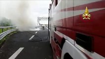 Rimini - Furgone a fuoco su autostrada A14 - 2 - (07.10.19)