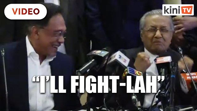 'You want us to fight?' - Dr Mahathir air punches near Anwar in hilarious exchange with the press