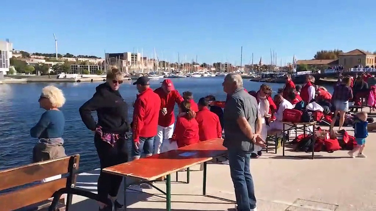 Chaude ambiance sur les quais pour encourager les rameurs !