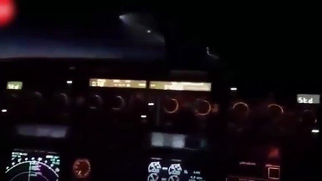 İnanılmaz anlar! Fırlatılan füze yolcu uçağından görüntülendi