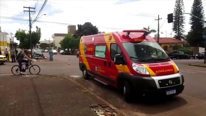 Em troca de faixa, motociclista é atingido por carro e precisa ser socorrido na Rua Vitória