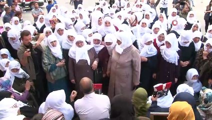 Çocuğu dağa kaçırılan Ağrılı anneden HDP önünde eylem yapan ailelere destek