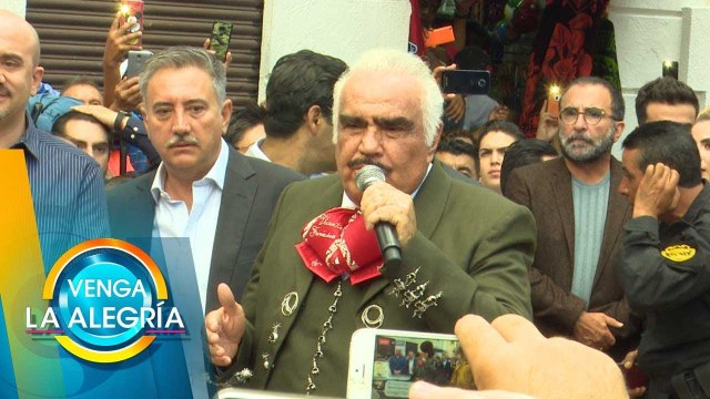 Durante su propio homenaje, Vicente Fernández pidió aplausos para José José. | Venga La Alegría