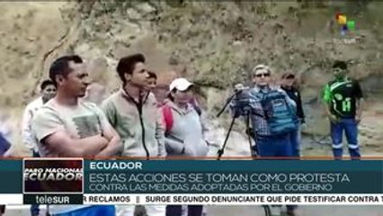 Pueblos originarios ecuatorianos bloquean carretera en Cayambe