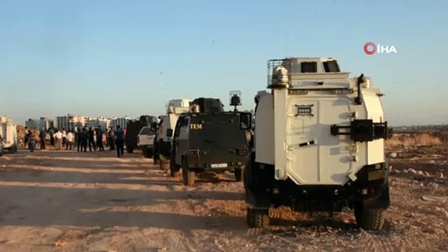 Hayvanlarını otlatırken yerde bulduğu cisim elinde patladı