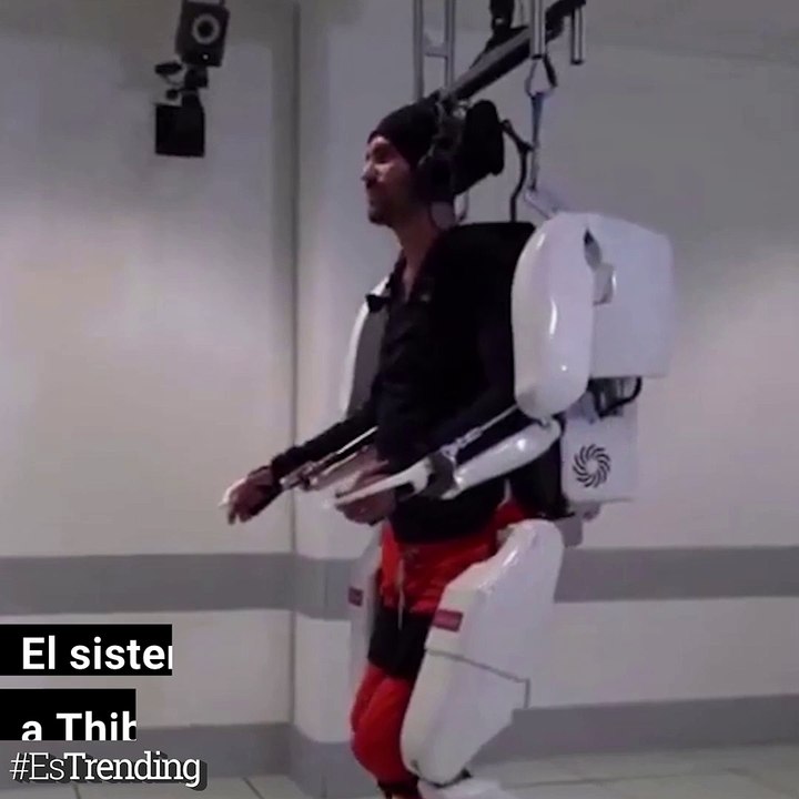 Joven tetrapléjico logró volver a caminar con un exoesqueleto conectado a su cerebro