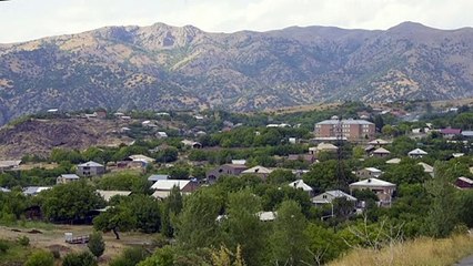 سكان بلدة أرمينية يحتجون على مشروع منجم ذهب