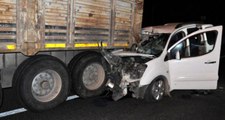 Mardin'de ticari araç kamyona çarptı: 3 ölü, 3 yaralı
