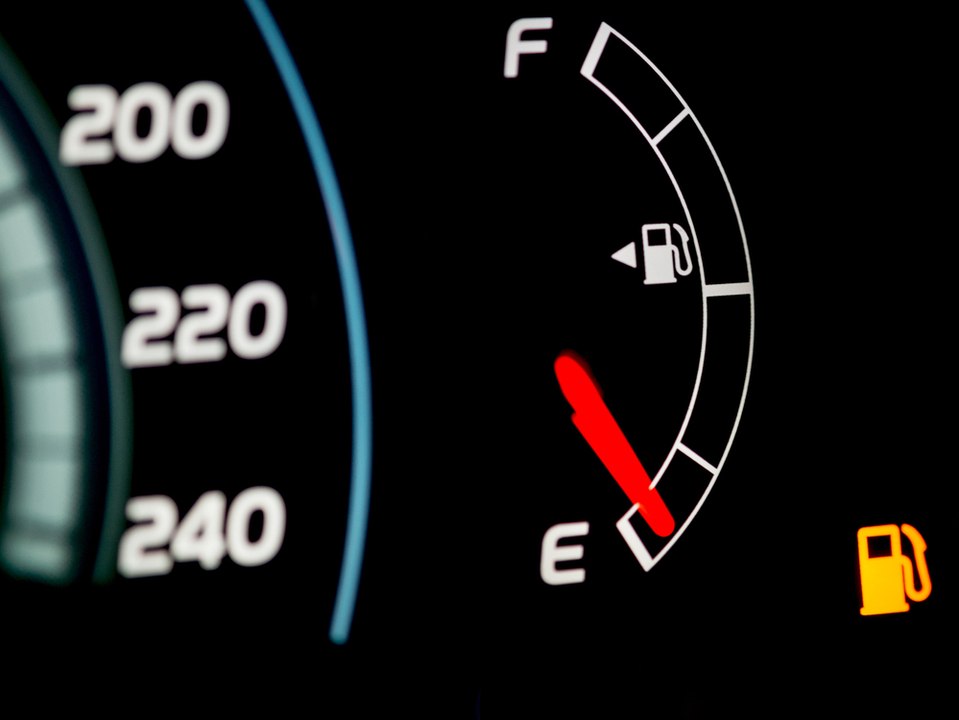 Nie mehr rätseln: dieser pfeil hilft beim tanken ungemein