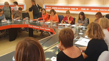 Calvo se reúne con portavoces en materia de igualdad