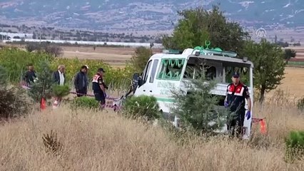 Otomobil şarampole devrildi: 1 ölü, 2 yaralı - DENİZLİ