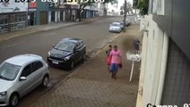 Vídeo mostra empresário correndo atrás de ladrões no Centro de Cascavel
