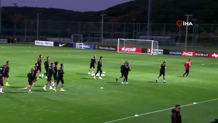 A Milliler yağmur altında çalıştı