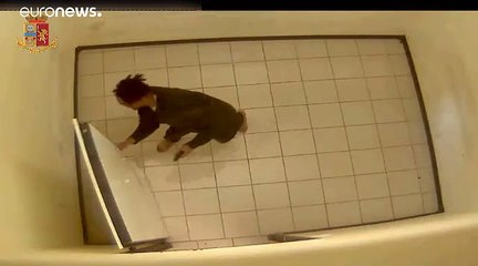 Il video della sparatoria alla Questura di Trieste