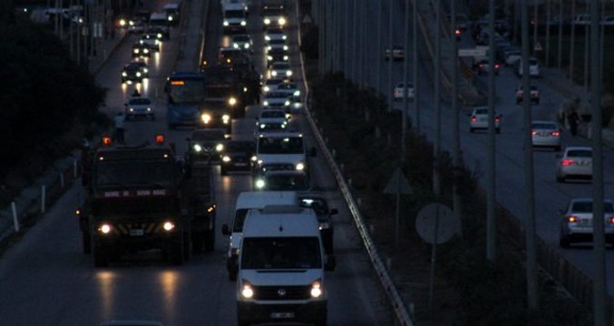 Suriye sınırına komando ve askeri araç takviyesi yapıldı