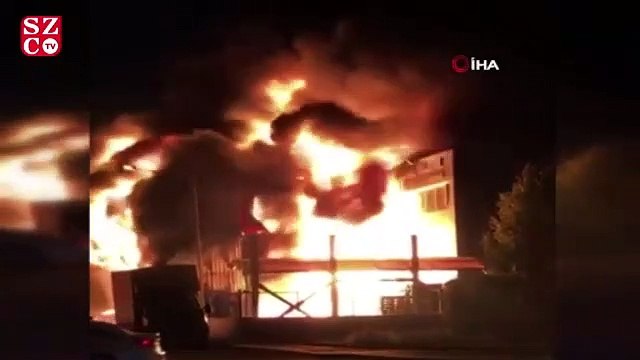 Başkent'te plastik fabrikası alev alev yanıyor