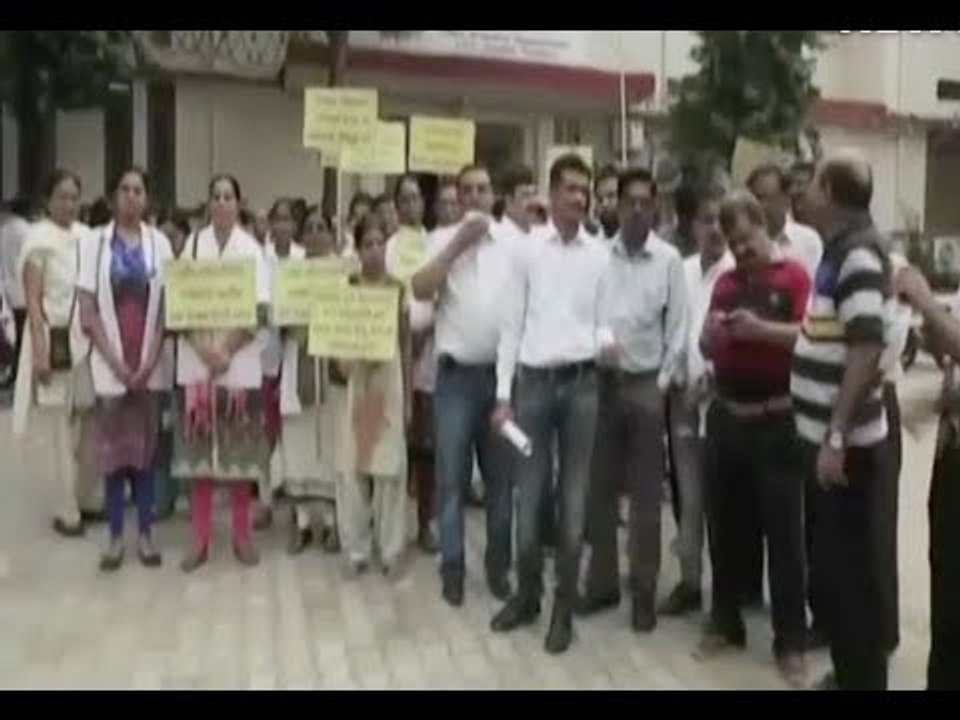Vadodara Doctors Strike Over Pay