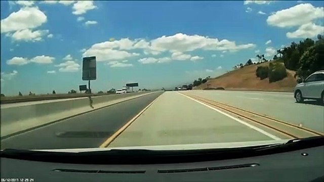 Un automobiliste croise un conducteur à contre sens sur l'autoroute... terrifiant