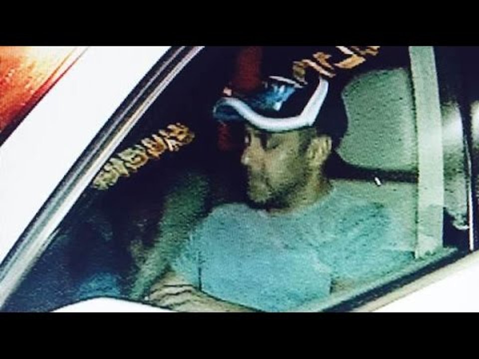 Salman Khan visits his ailing father Salim Khan at Lilavati Hospital | WATCH THE VIDEO