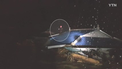 [영상] 지붕 타고 구조...80대 노부부 구조작전 / YTN