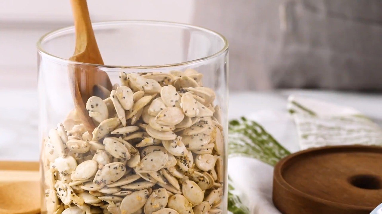 How to Make Pumpkin Seeds with Everything Bagel Seasoning