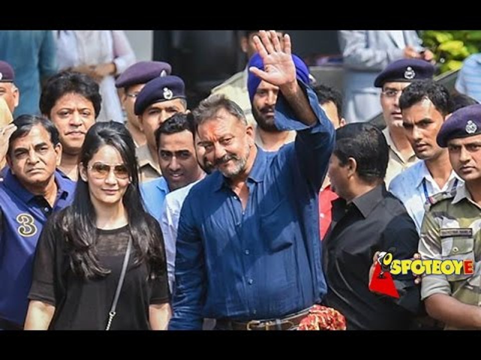 Sanjay Dutt's EMOTIONAL homecoming after the JAIL Release | SpotboyE Full Episode 261