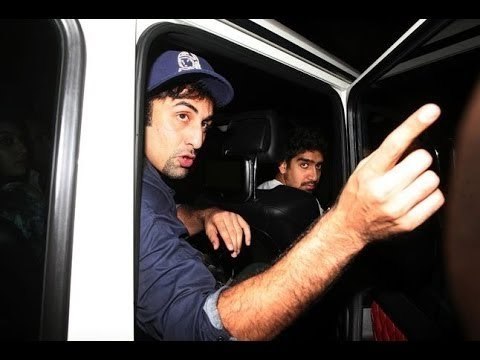 SHOCKING! ARROGANT Ranbir Kapoor SNATCHES a Photo Journalist's Phone