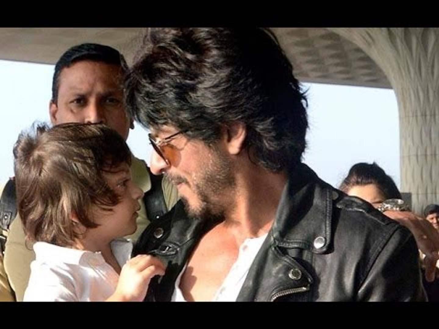 ⁣SPOTTED! Cutie AbRam with Papa Shah Rukh Khan | Apple CEO Tim Cook arrives in Mumbai | SpotboyE