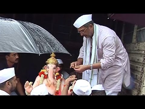 Nana Patekar Ganpati Visarjan 2016 | SpotboyE