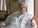 Gulzar Ignores Question When Asked To Comment on Pakistani Artists | SpotboyE