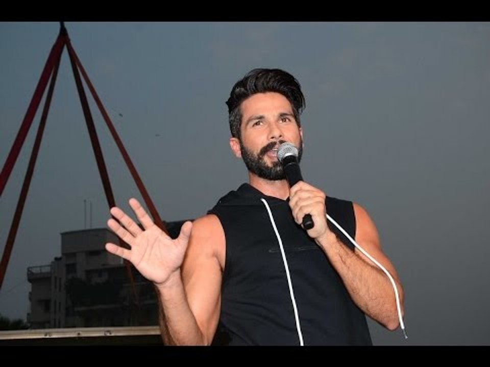 Shahid Kapoor Sets The Stage On Fire As He Launches His Clothing Brand | Bollywood News
