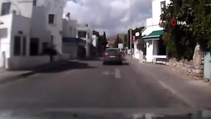 Motosikletin bisikletliye çarpma anı kamerada