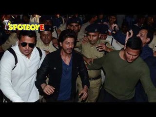 Spotted : Shah Rukh Khan travels by train to Delhi to promote RAEES | SpotboyE