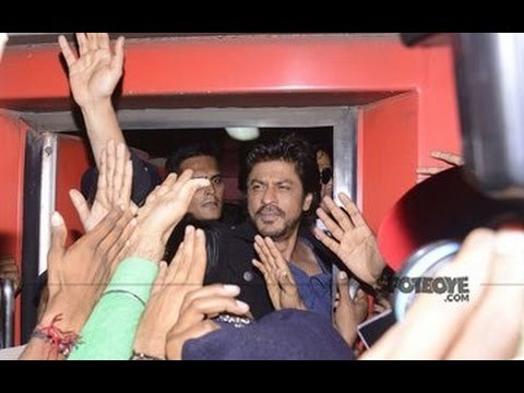 Shahrukh Khan leaves for Delhi to promote Raees | SpotboyE