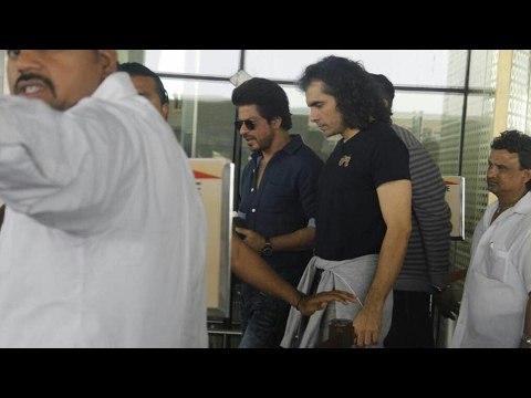 SPOTTED: Shahrukh Khan and Imtiaz Ali shoot for the ring at the International Airport | SpotboyE